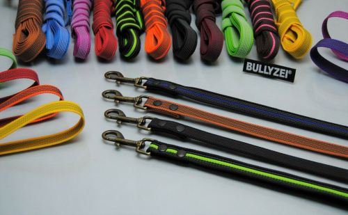 Bullyzei Leine gummiert 20mm x 3m mit Schlaufe,  Antik-Messing Karabiner